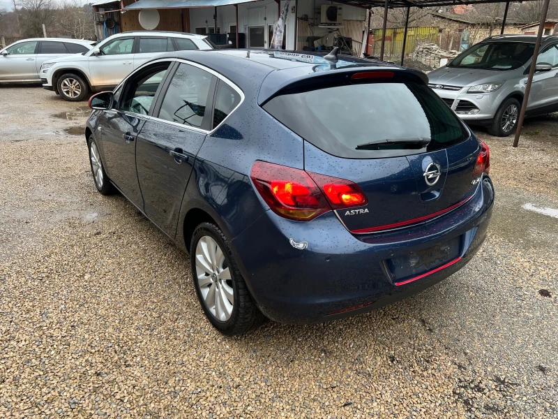 Opel Astra 1.4I-NAVI, снимка 8 - Автомобили и джипове - 48456193