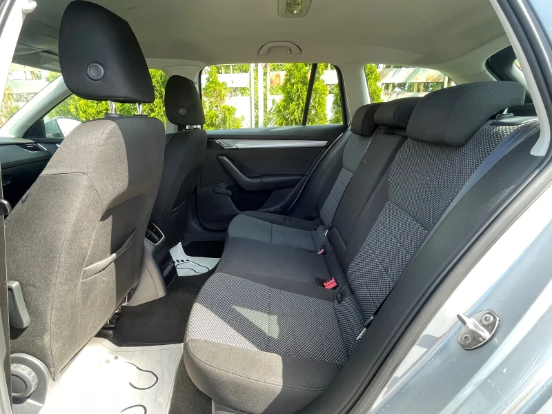 Skoda Octavia 180к.с. 1.8TSI 4x4 2хКлюча 2xНОВИ ГУМИ, снимка 9 - Автомобили и джипове - 51589339