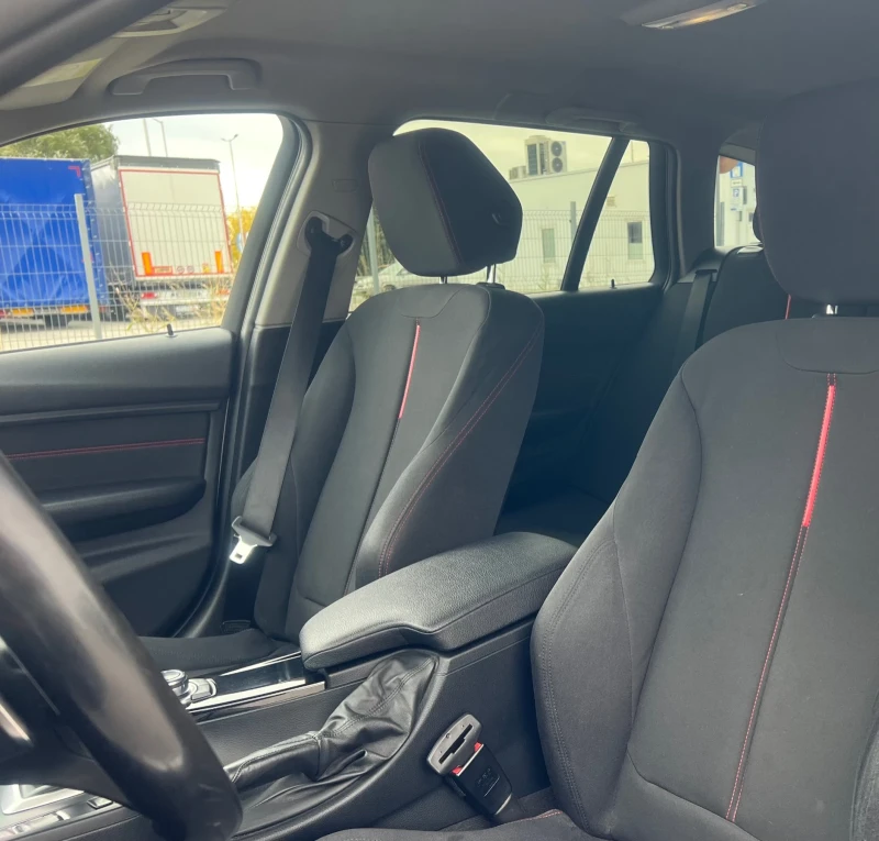 BMW 320 320 xDrive, снимка 11 - Автомобили и джипове - 52347004