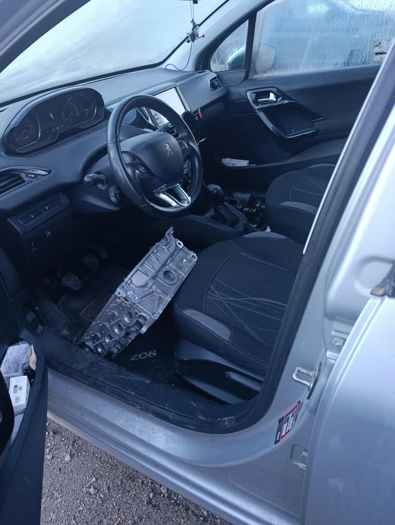 Peugeot 208 Продава - цяла за части или ремонт на ДВГ - изображение 6