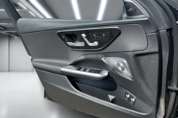 Mercedes-Benz C 400 e 4Matic = AMG Line = Advanced Plus Гаранция, снимка 6 - Автомобили и джипове - 55171869