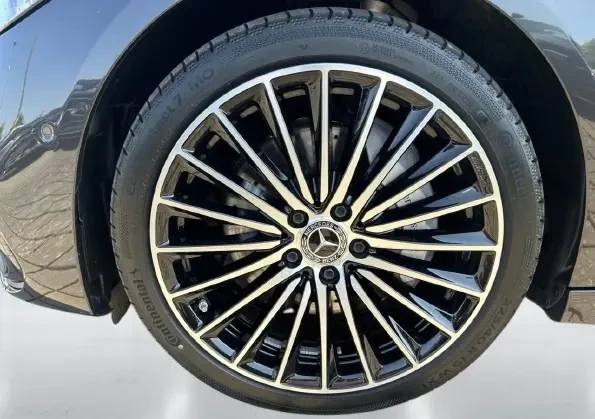 Mercedes-Benz C 400 e 4Matic = AMG Line = Advanced Plus Гаранция, снимка 5 - Автомобили и джипове - 55171869