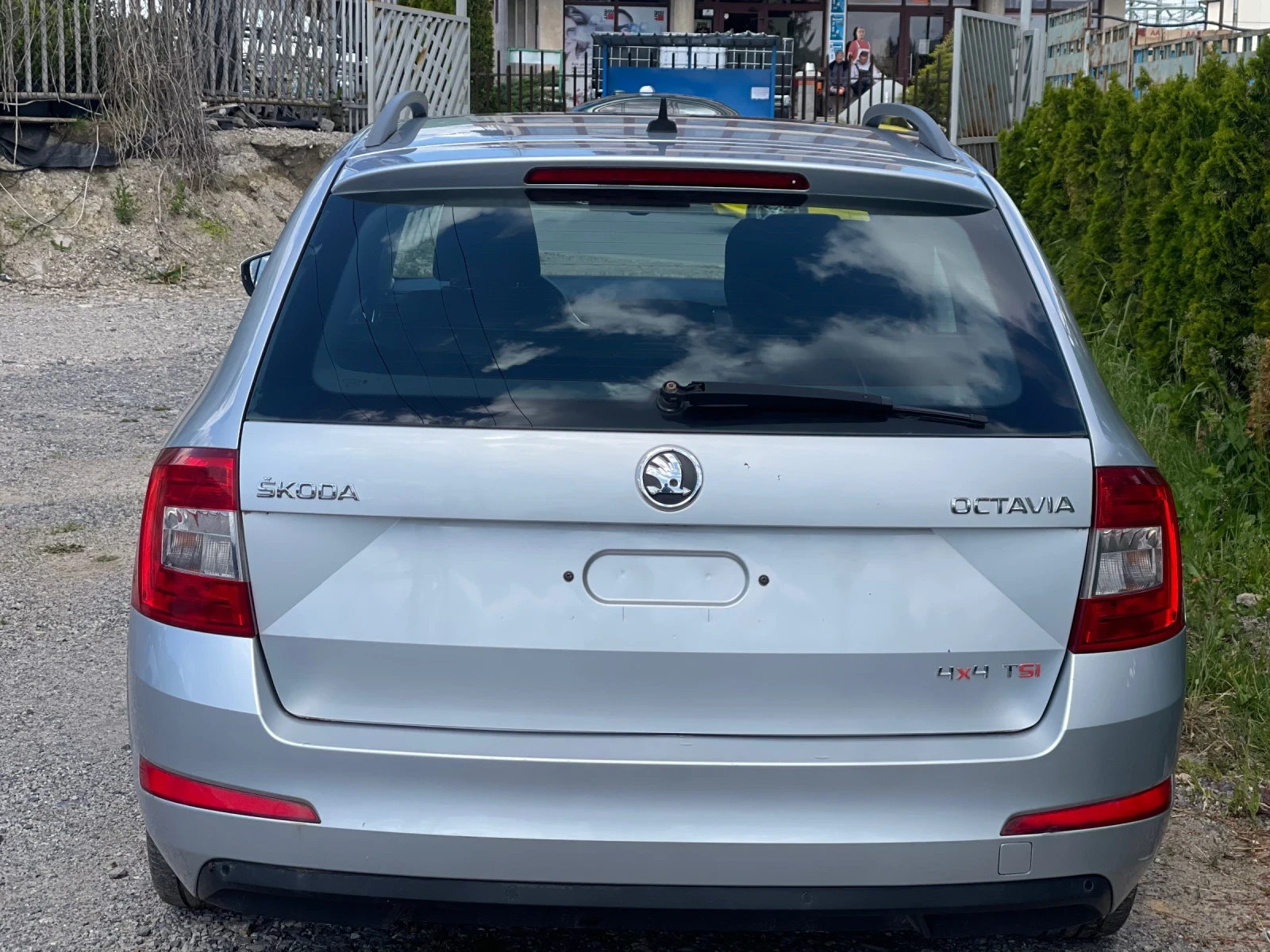 Skoda Octavia 180к.с. 1.8TSI 4x4 2хКлюча 2xНОВИ ГУМИ - изображение 5