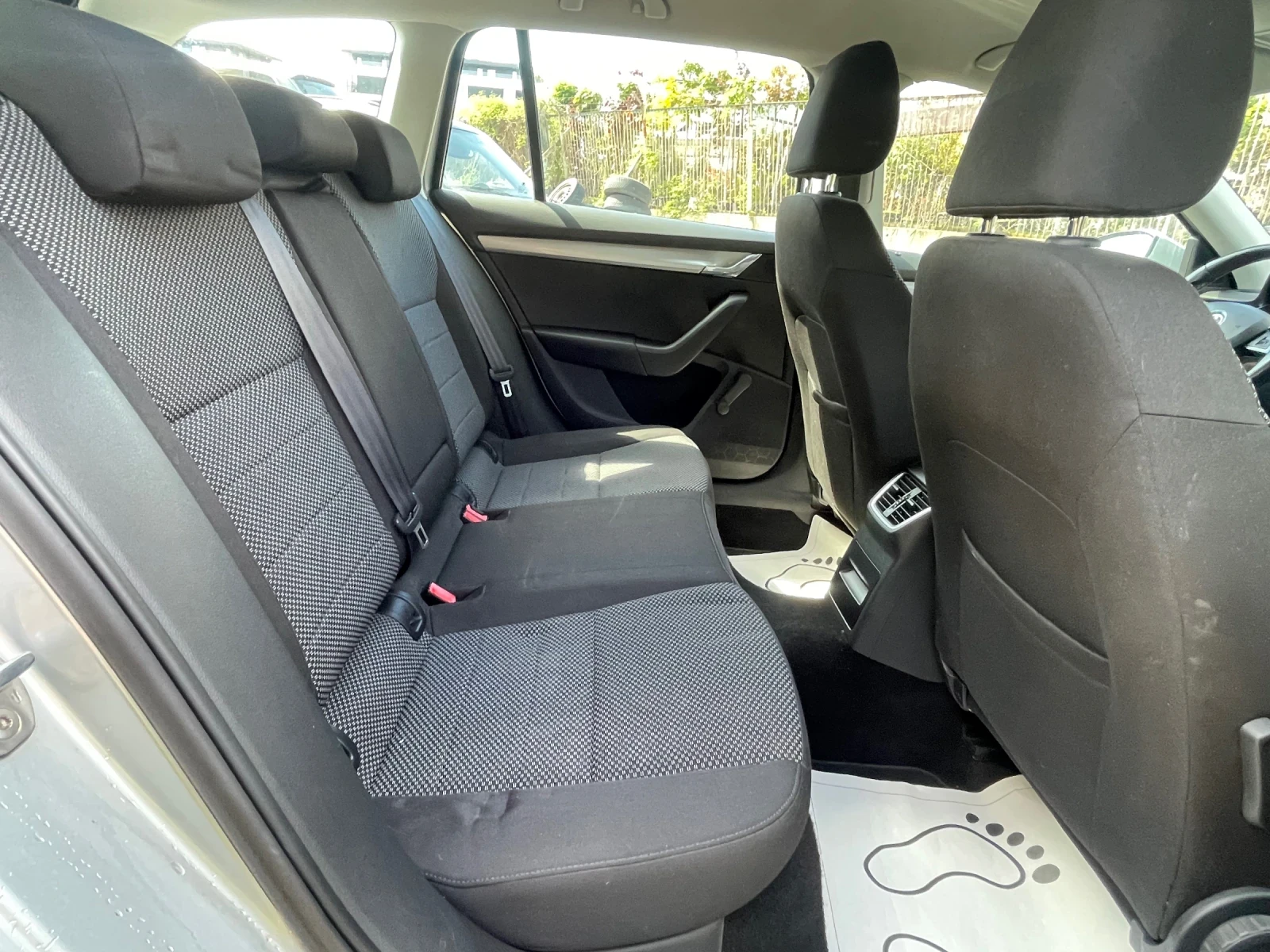 Skoda Octavia 180к.с. 1.8TSI 4x4 2хКлюча 2xНОВИ ГУМИ - изображение 10