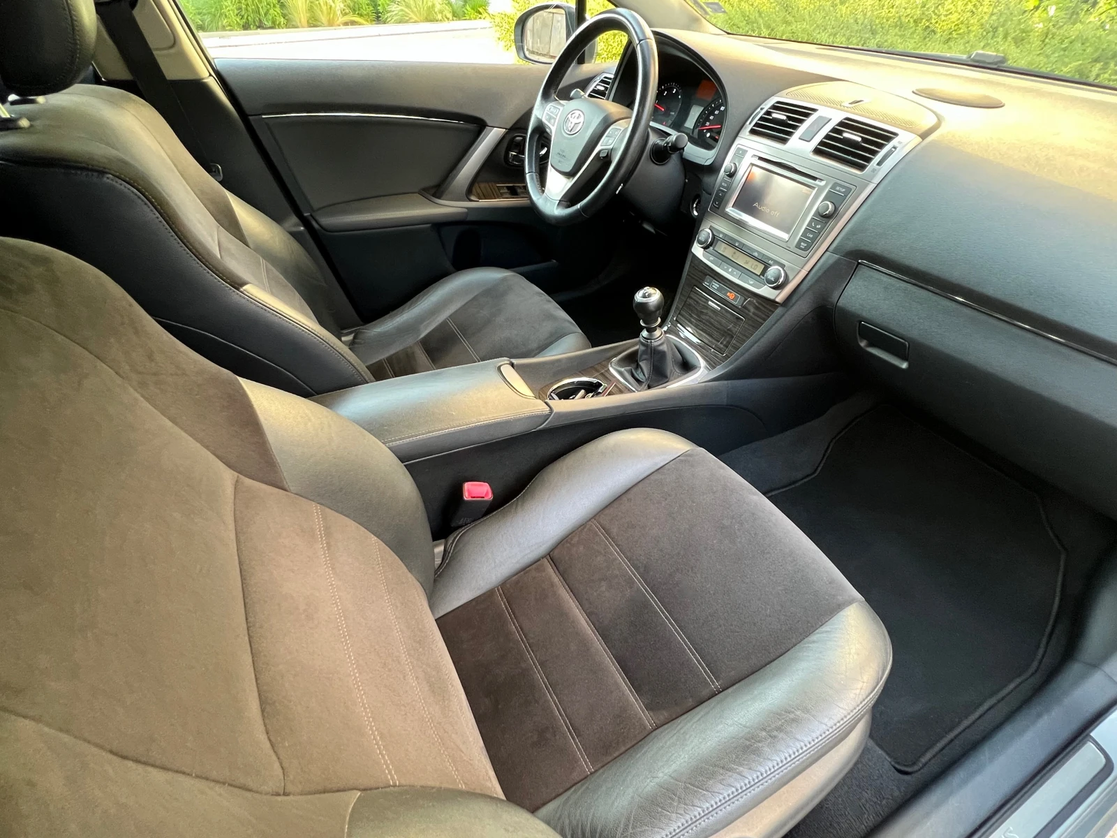 Toyota Avensis 2.0 D4D 125к.с. EXECUTIVE РЕГИСТРИРАНА - изображение 10