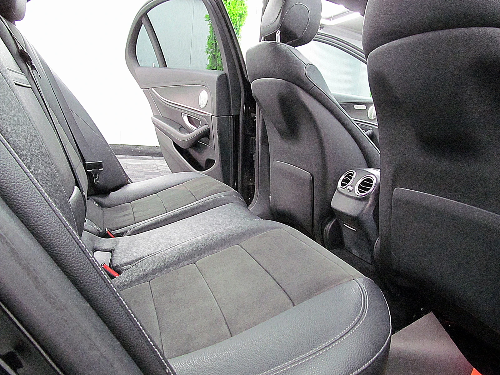 Mercedes-Benz E 220 DIGITAL/AMG-line/PANORAMA/9GT/  | Mobile.bg   11