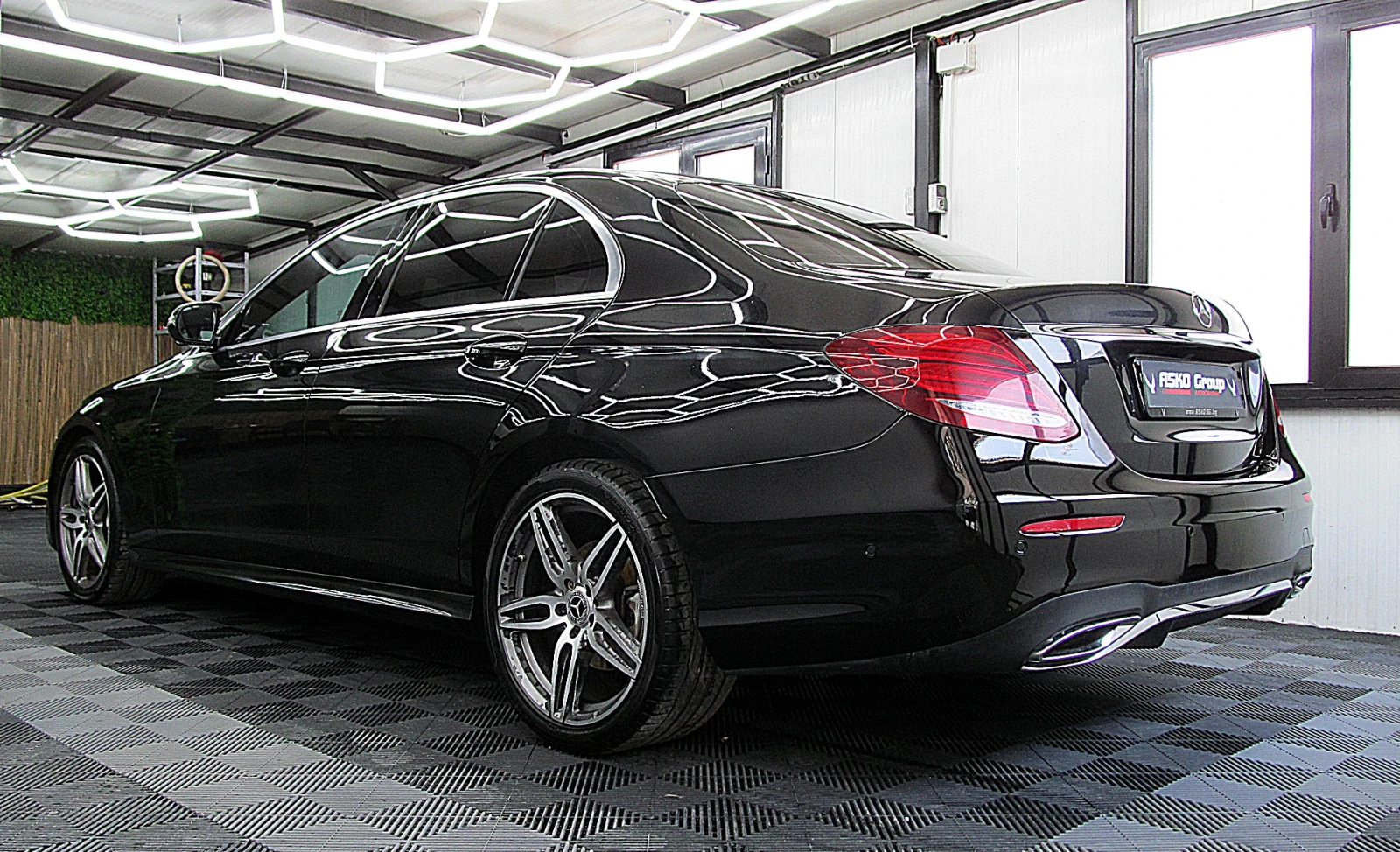 Mercedes-Benz E 220 DIGITAL/AMG-line/PANORAMA/9GT/СОБСТВЕН ЛИЗИНГ - изображение 4