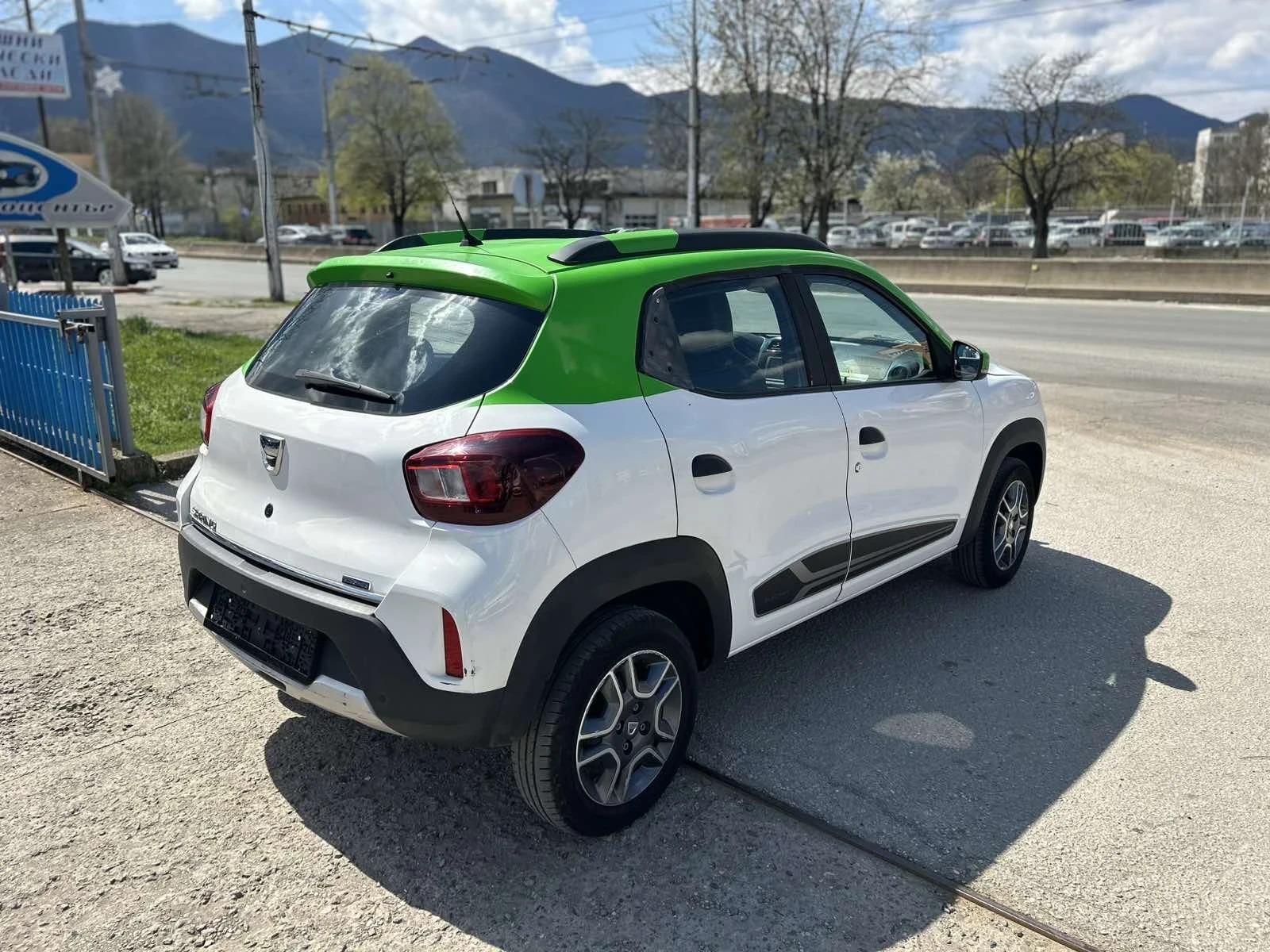 Dacia Spring, снимка 7 - Автомобили и джипове - 54178129