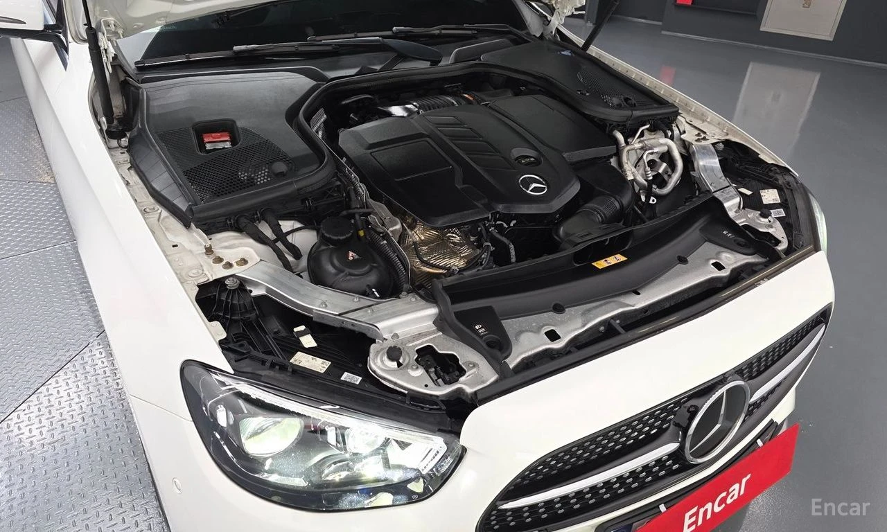 Mercedes-Benz E 220 4MATIC* AMG* ПОДГРЕВ* 360 КАМЕРИ* ПАНОРАМА* АМБИЕН, снимка 6 - Автомобили и джипове - 54357575