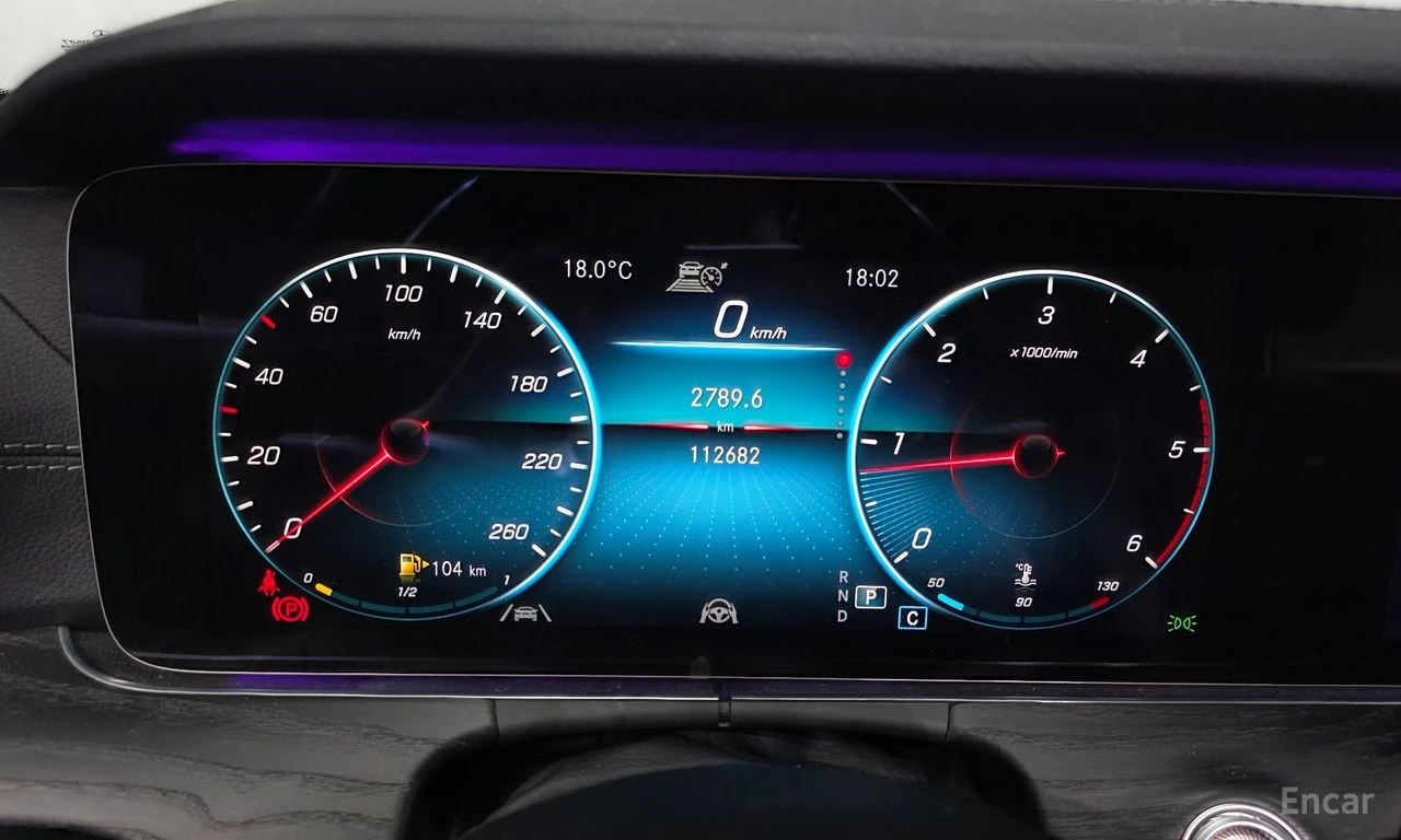 Mercedes-Benz E 220 4MATIC* AMG* ПОДГРЕВ* 360 КАМЕРИ* ПАНОРАМА* АМБИЕН, снимка 12 - Автомобили и джипове - 54357575