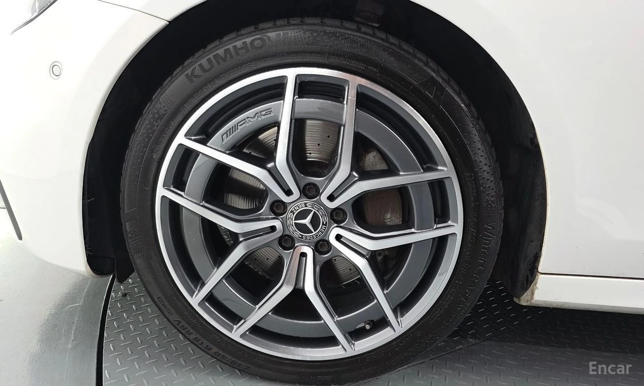 Mercedes-Benz E 220 4MATIC* AMG* ПОДГРЕВ* 360 КАМЕРИ* ПАНОРАМА* АМБИЕН, снимка 5 - Автомобили и джипове - 54357575