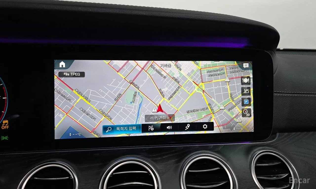 Mercedes-Benz E 220 4MATIC* AMG* ПОДГРЕВ* 360 КАМЕРИ* ПАНОРАМА* АМБИЕН, снимка 13 - Автомобили и джипове - 54357575