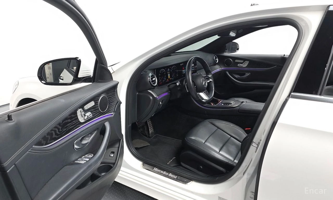 Mercedes-Benz E 220 4MATIC* AMG* ПОДГРЕВ* 360 КАМЕРИ* ПАНОРАМА* АМБИЕН, снимка 8 - Автомобили и джипове - 54357575