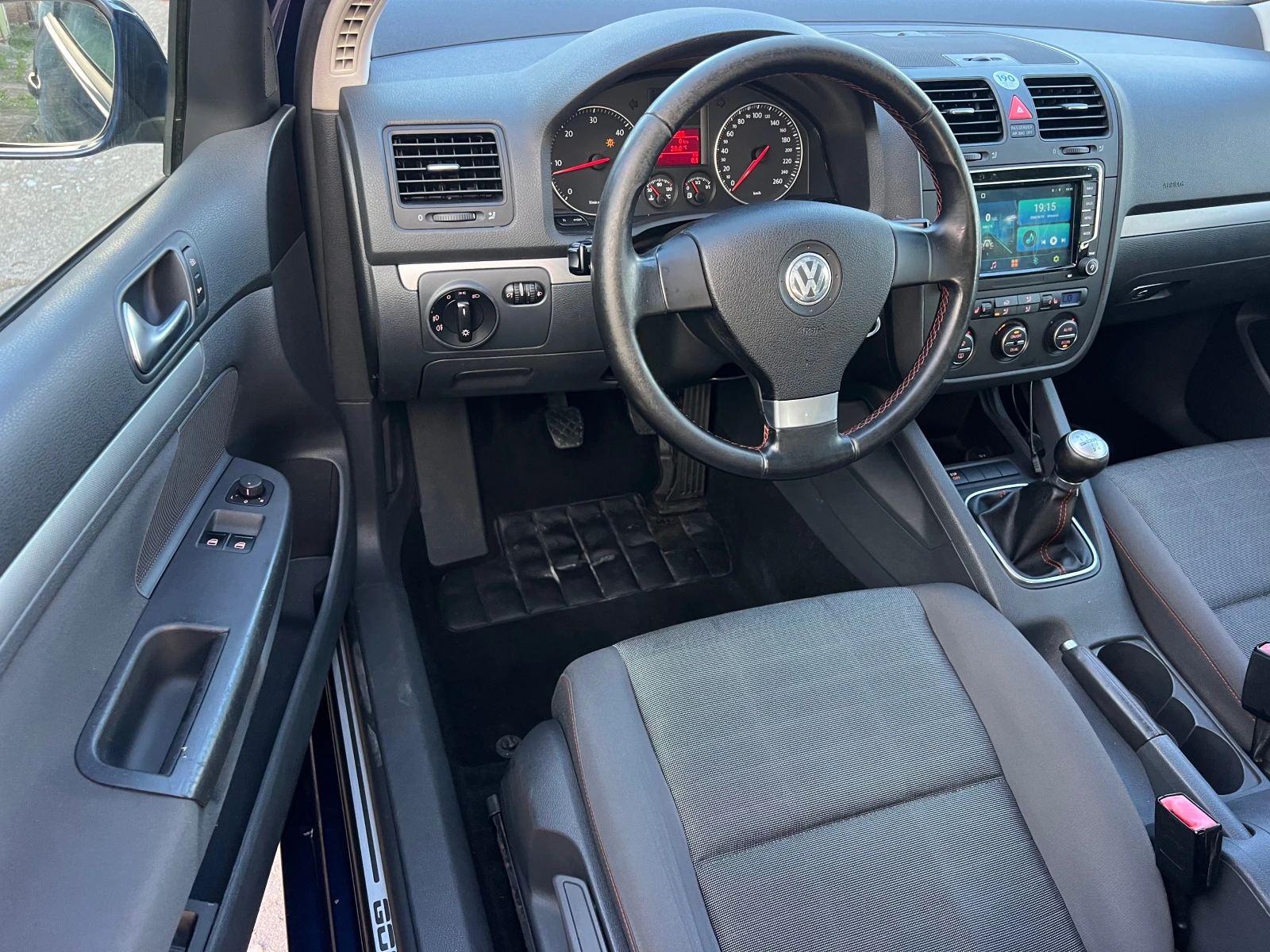 VW Golf 1.9TDI NAVI/KAMERA/105кс/KLIMATRONIK/PODGREV/UNIKA, снимка 8 - Автомобили и джипове - 55075609