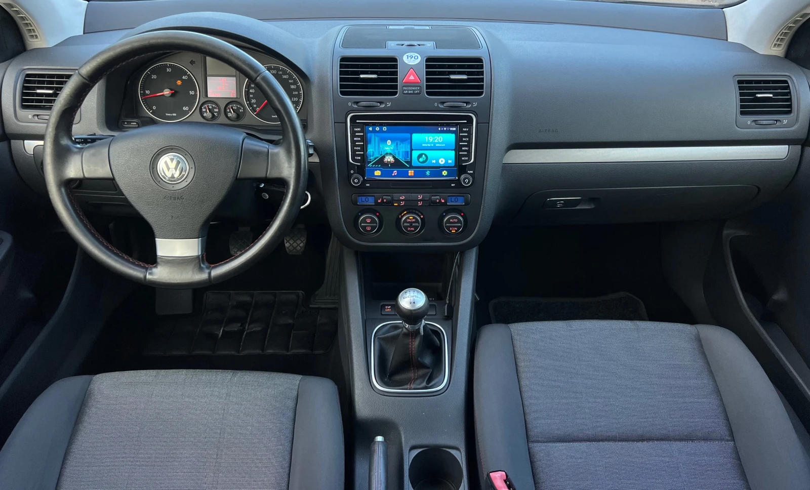 VW Golf 1.9TDI NAVI/KAMERA/105кс/KLIMATRONIK/PODGREV/UNIKA, снимка 14 - Автомобили и джипове - 55075609