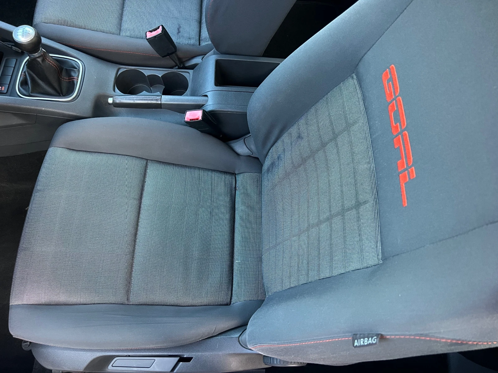 VW Golf 1.9TDI NAVI/KAMERA/105кс/KLIMATRONIK/PODGREV/UNIKA, снимка 10 - Автомобили и джипове - 55075609