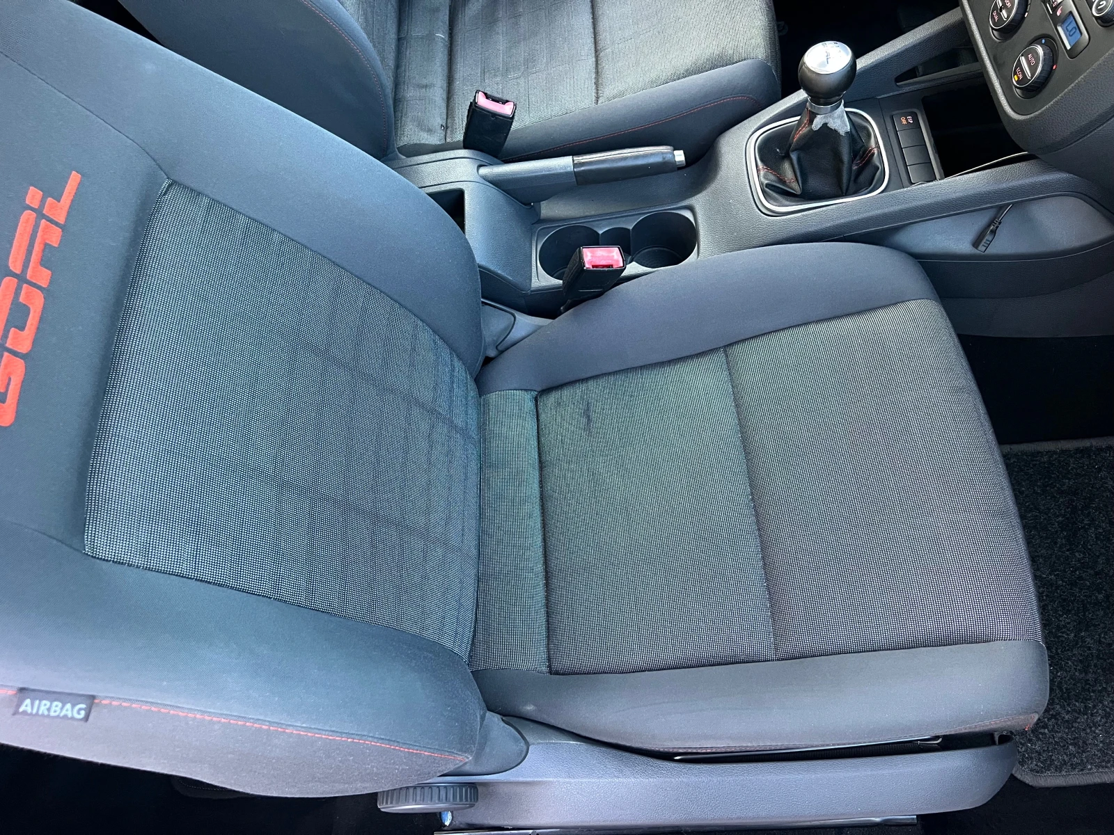 VW Golf 1.9TDI NAVI/KAMERA/105кс/KLIMATRONIK/PODGREV/UNIKA, снимка 13 - Автомобили и джипове - 55075609