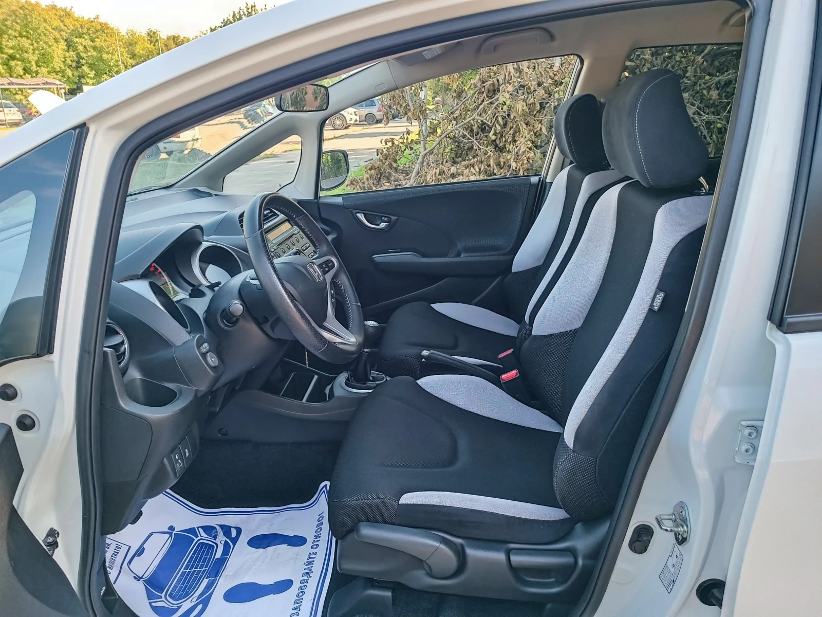 Honda Jazz 1.4i-99кс-ШВЕЙЦАРИЯ-РЪЧКА-SI, снимка 10 - Автомобили и джипове - 55302373