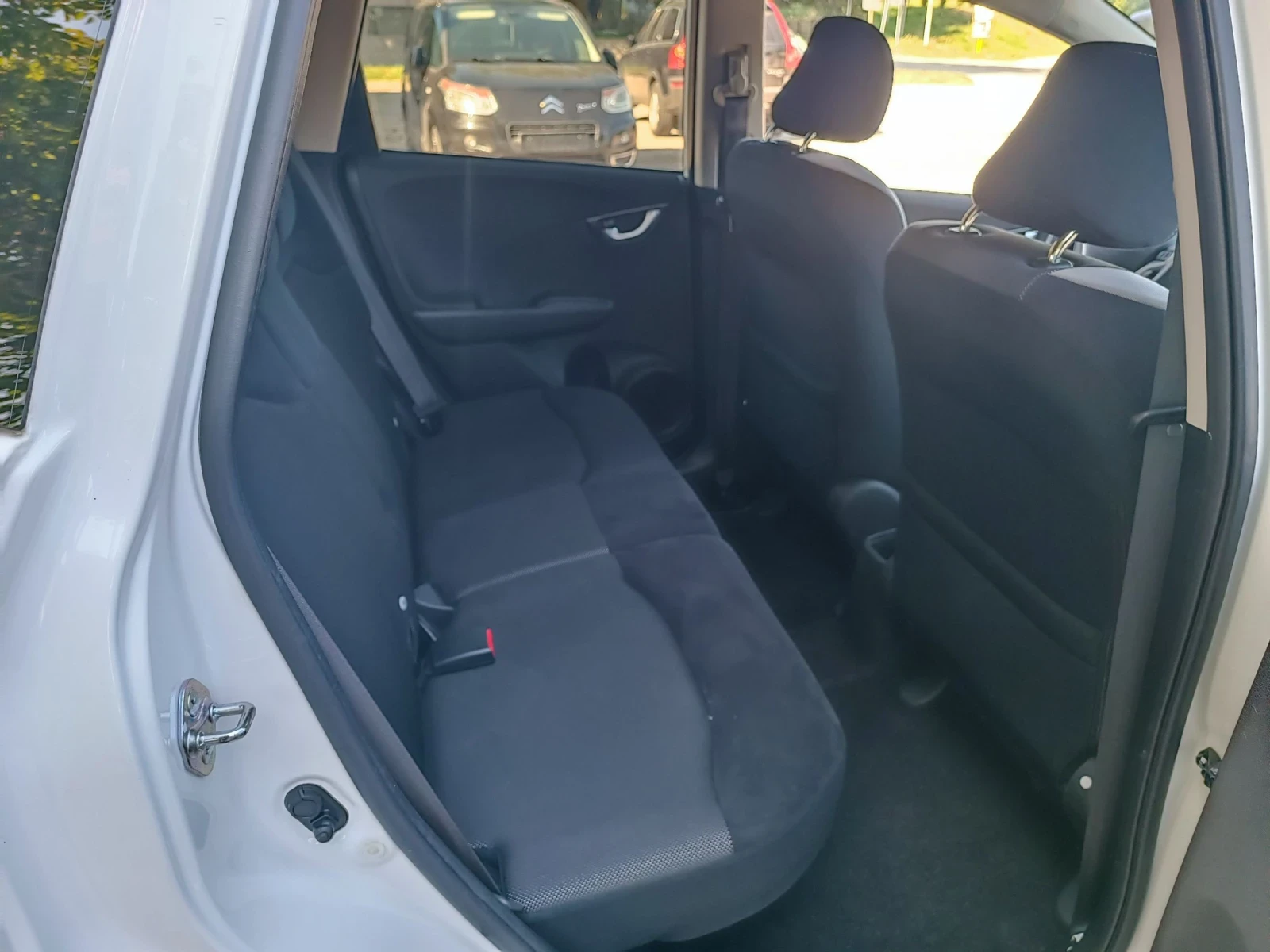 Honda Jazz 1.4i-99кс-ШВЕЙЦАРИЯ-РЪЧКА-SI, снимка 12 - Автомобили и джипове - 55302373