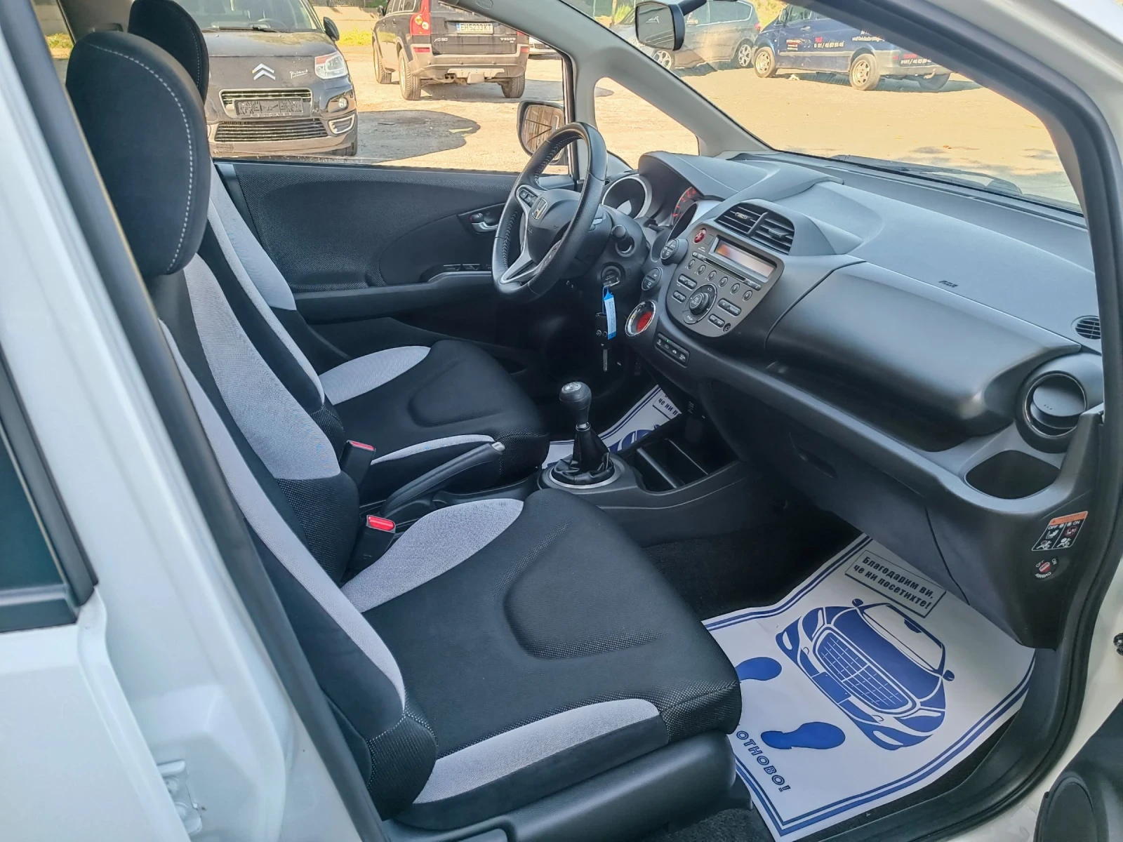 Honda Jazz 1.4i-99кс-ШВЕЙЦАРИЯ-РЪЧКА-SI, снимка 13 - Автомобили и джипове - 55302373
