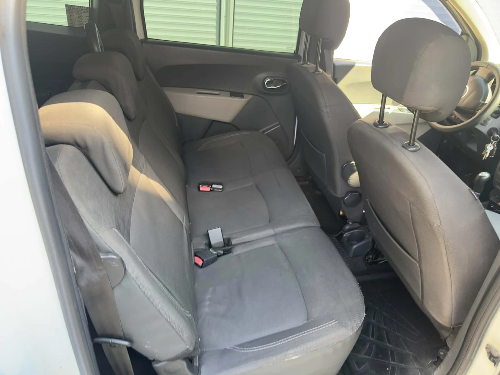 Dacia Lodgy, снимка 14 - Автомобили и джипове - 56619011