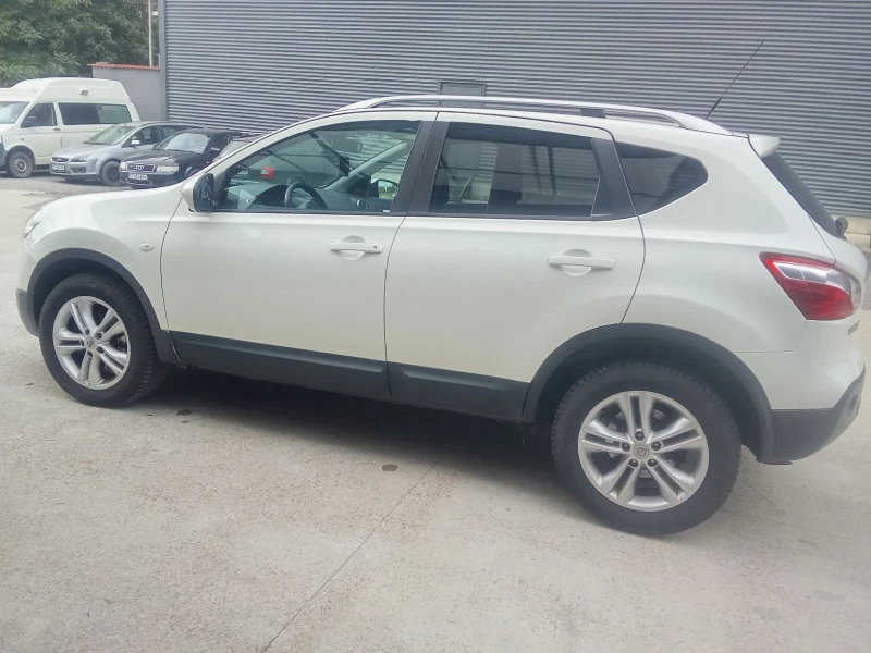 Nissan Qashqai, снимка 2 - Автомобили и джипове - 52506655