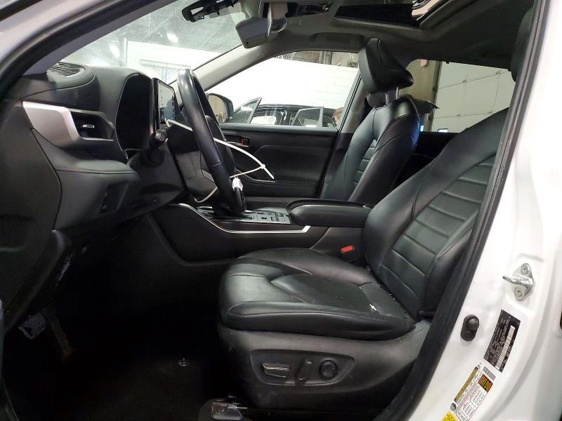 Toyota Highlander XLE AWD | HTD LEATHER | SUNROOF | CARPLAY - изображение 7