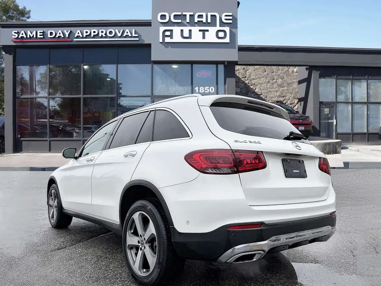 Mercedes-Benz GLC * GLC300 4M * CARFAX * ЦЕНА ДО БГ, снимка 4 - Автомобили и джипове - 54501119