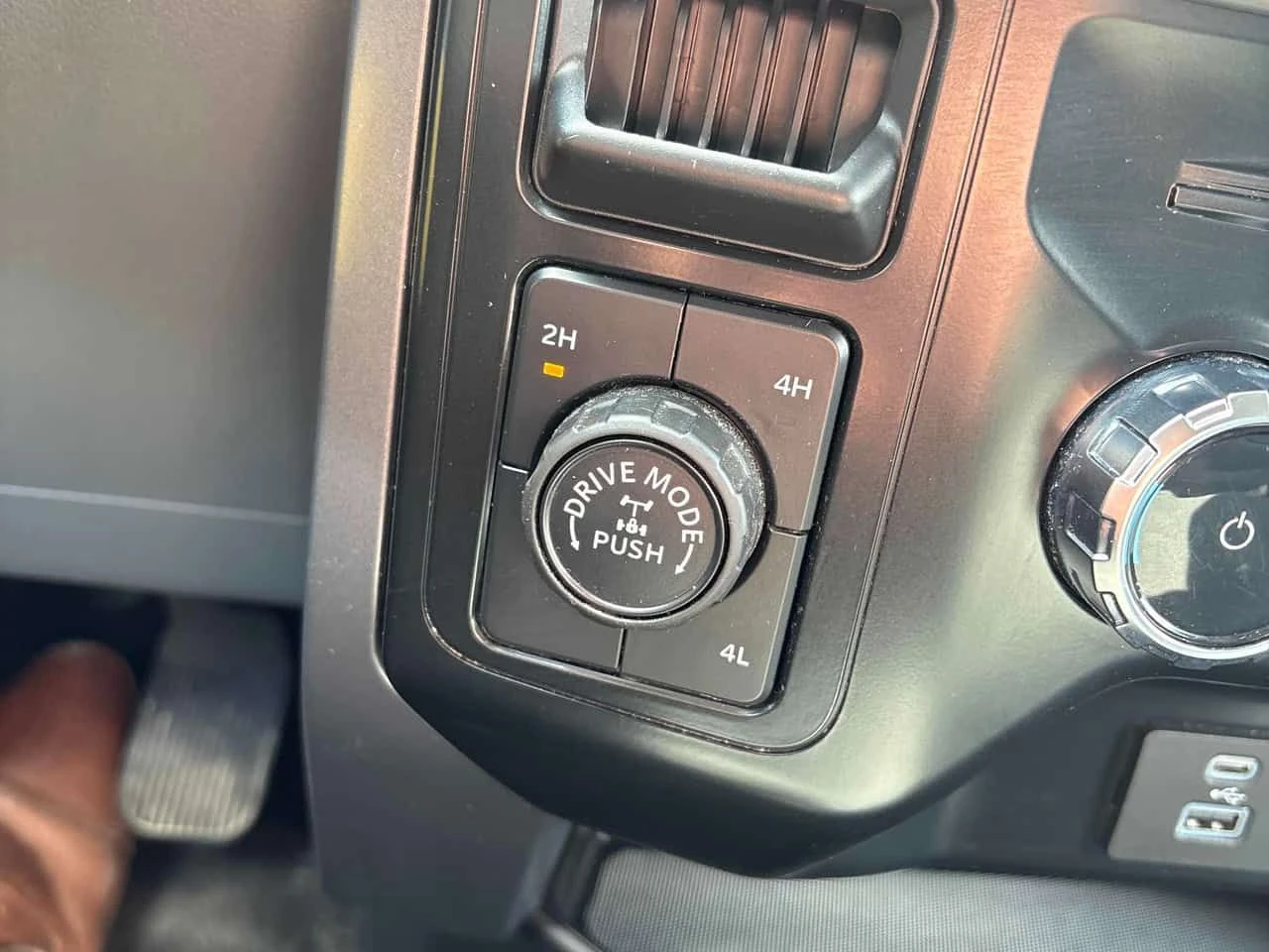 Ford F150 * XLT 4WD SuperCrew 6.5' Box * CARFAX * ЦЕНА Д, снимка 13 - Автомобили и джипове - 55098075