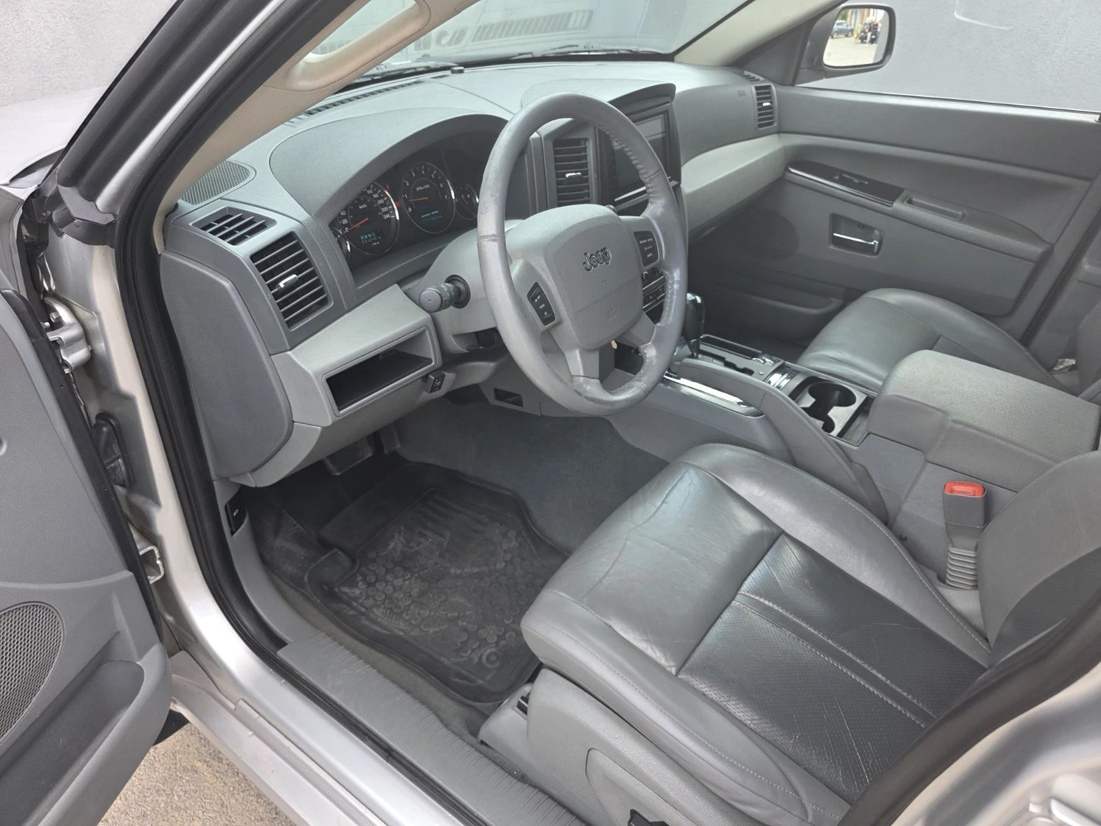 Jeep Grand cherokee 5.7L HEMI V8, снимка 10 - Автомобили и джипове - 55187959