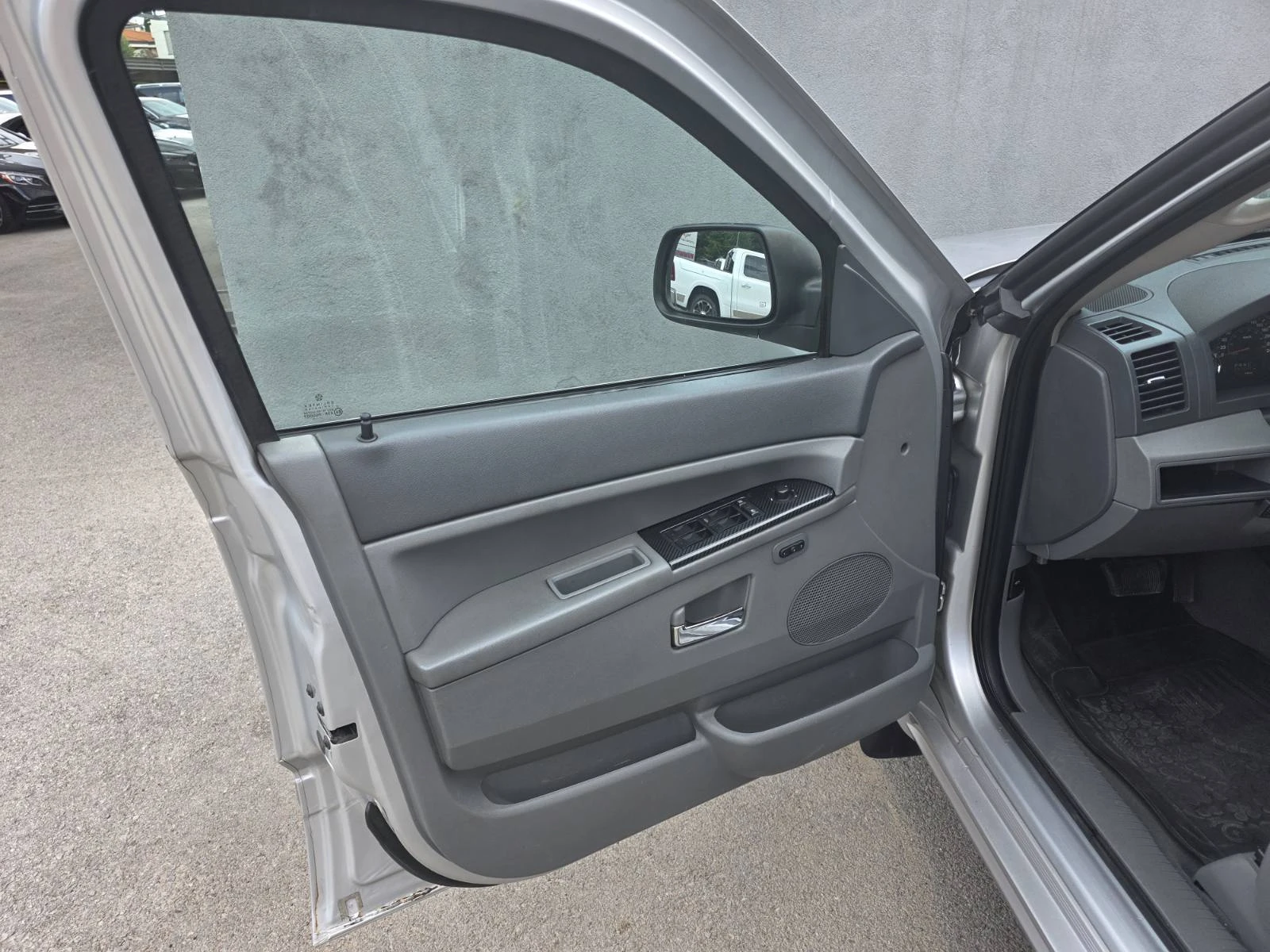 Jeep Grand cherokee 5.7L HEMI V8, снимка 8 - Автомобили и джипове - 55187959