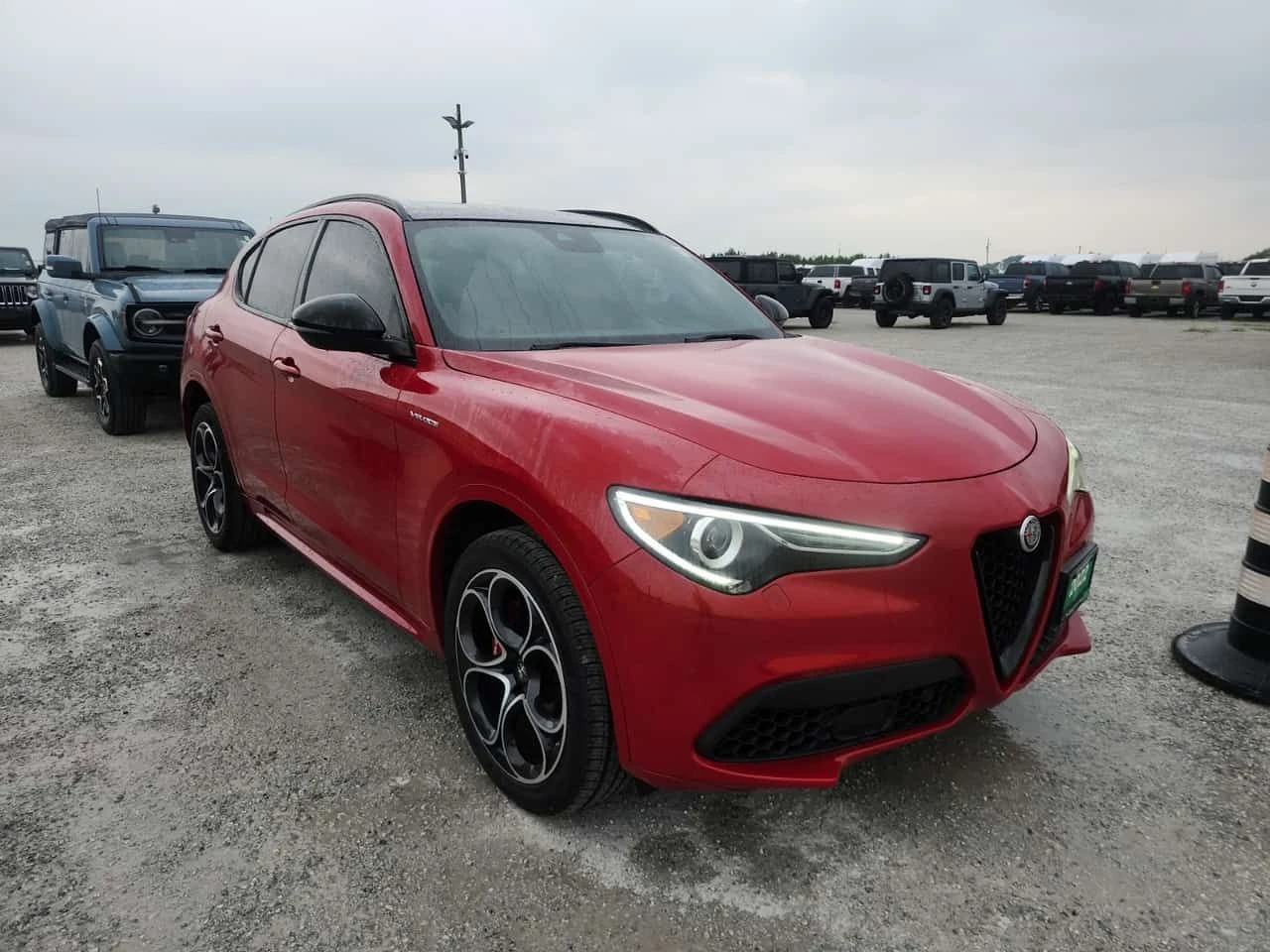 Alfa Romeo Stelvio Awd Veloce/CARFAX/КОЖА/ПОДГРЕВ/ПАНОРАМА/ПАМЕТ, снимка 5 - Автомобили и джипове - 55377126