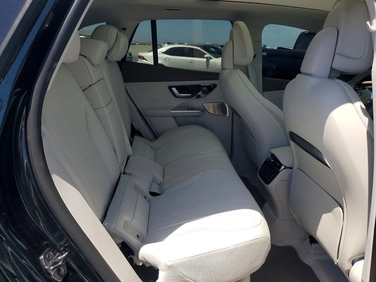 Mercedes-Benz EQE 350* 4MATIC* BURMESTER* ПАНОРАМА* , снимка 11 - Автомобили и джипове - 55721402
