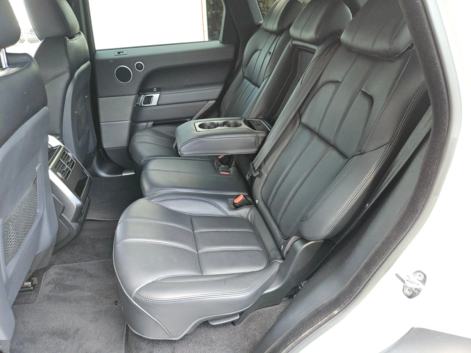 Land Rover Range Rover Sport 3.0TDV6/HSE-Dynamic/4x4/8ZF/LED/NAVI/ПАНОРАМА/ТОП, снимка 16 - Автомобили и джипове - 55952030