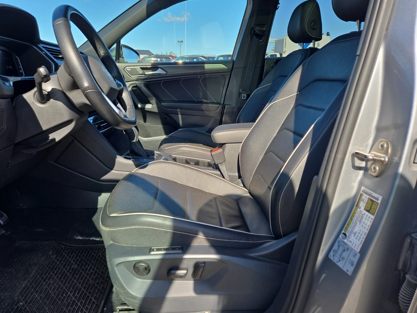 VW Tiguan HIGHLINE R-LINE, АВТОКРЕДИТ, снимка 5 - Автомобили и джипове - 56154744