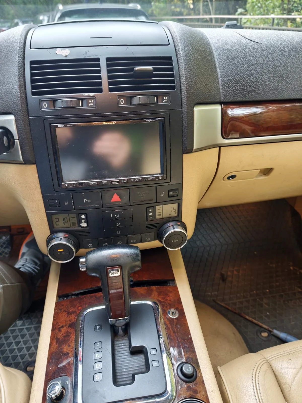 VW Touareg, снимка 2 - Автомобили и джипове - 56647186