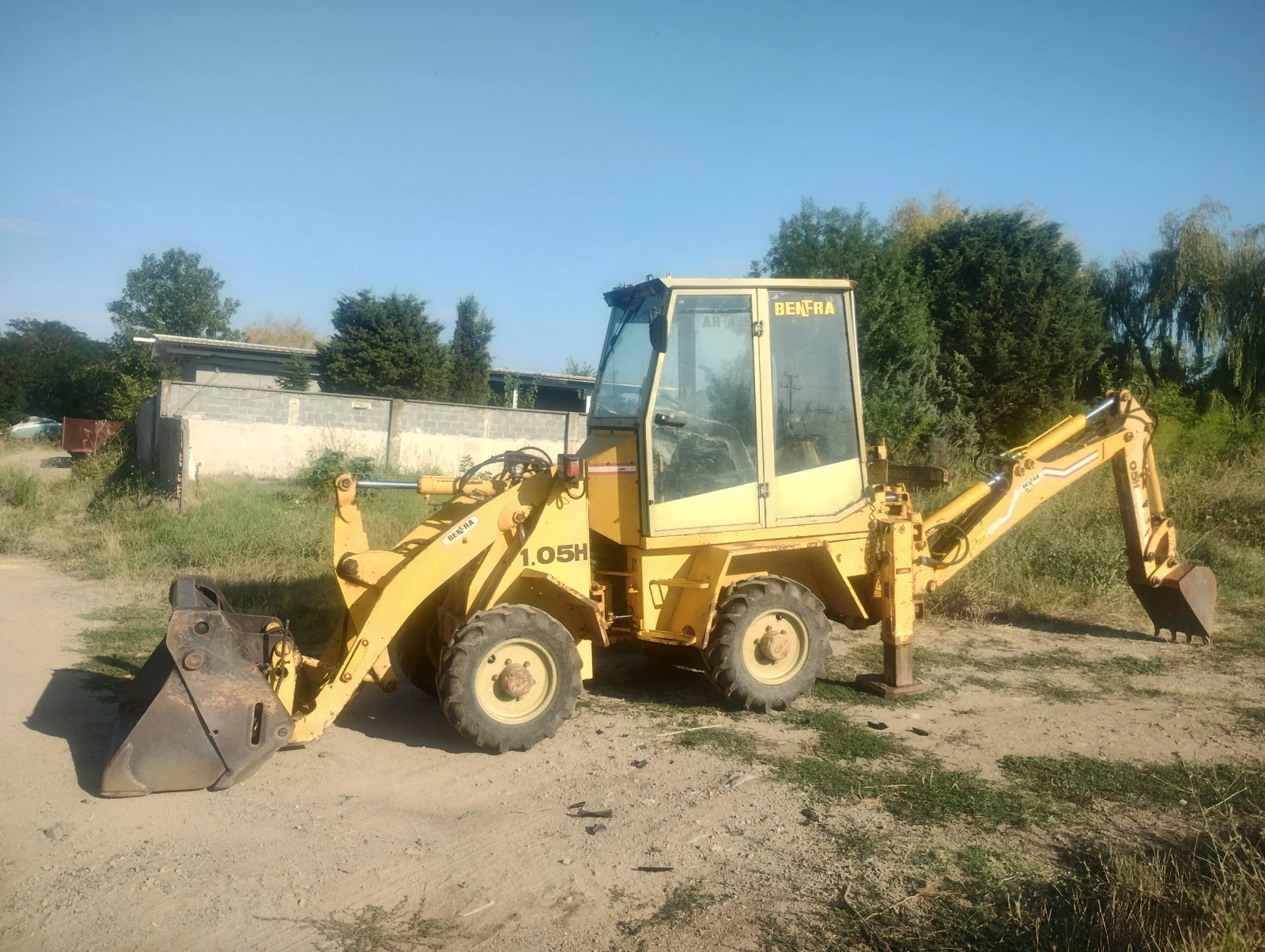 Багер Komatsu Бенфра 1.05Н
