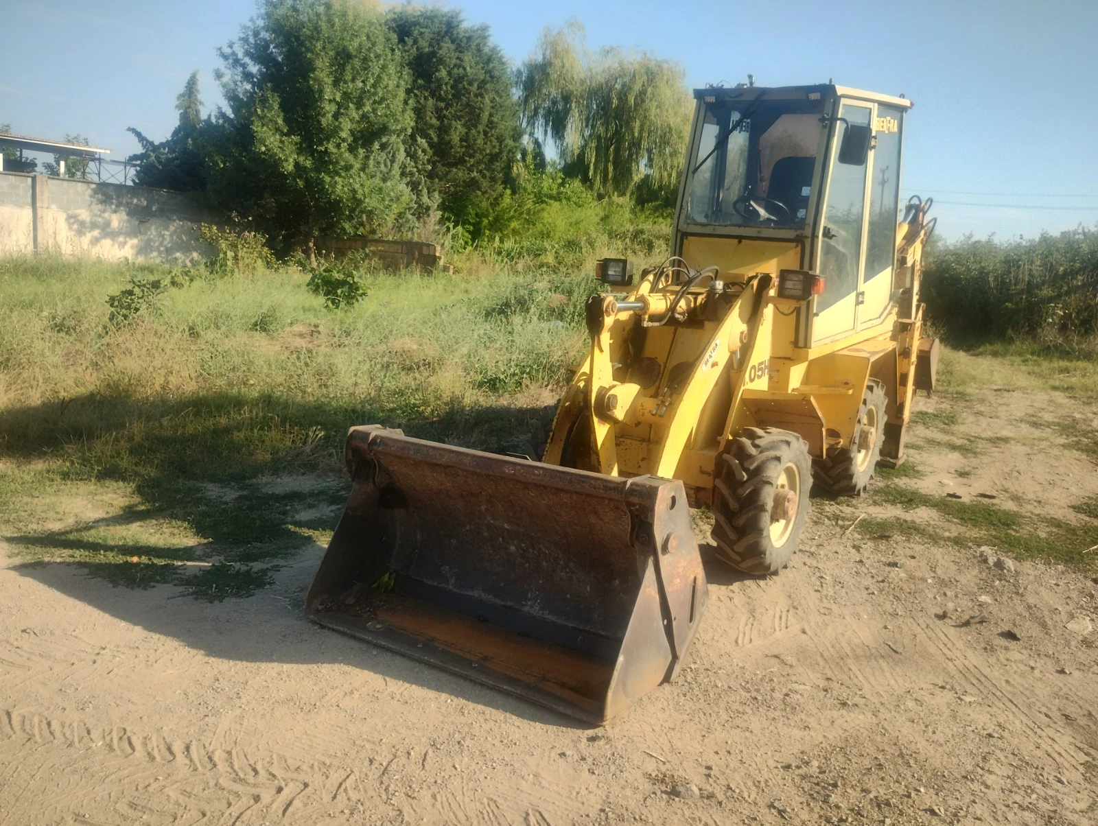 Багер Komatsu Бенфра 1.05Н, снимка 2 - Индустриална техника - 55511906