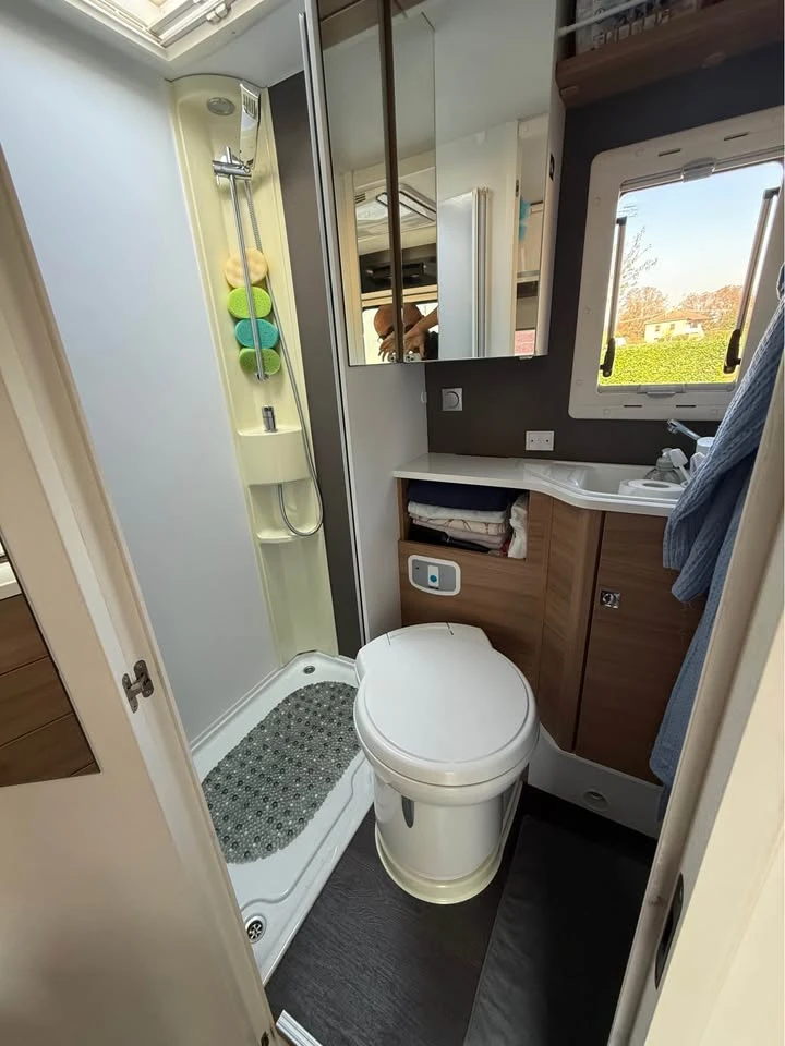 ������ Adria Coral XL , 7 ������ ����� ����� ������ | Mobile.bg � ����������� 9