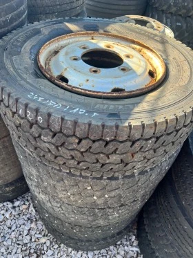 Гуми, снимка 1