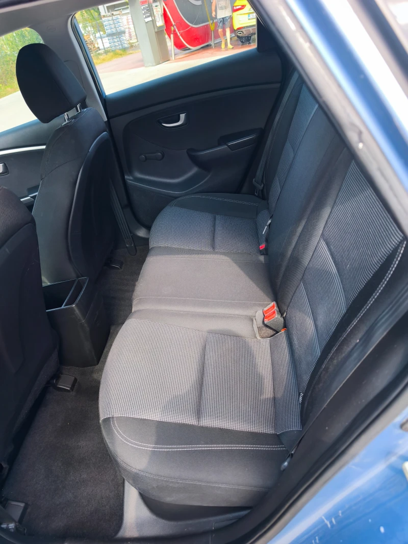 Hyundai I30 1.6 CRDI-128к.с., снимка 8 - Автомобили и джипове - 47737251