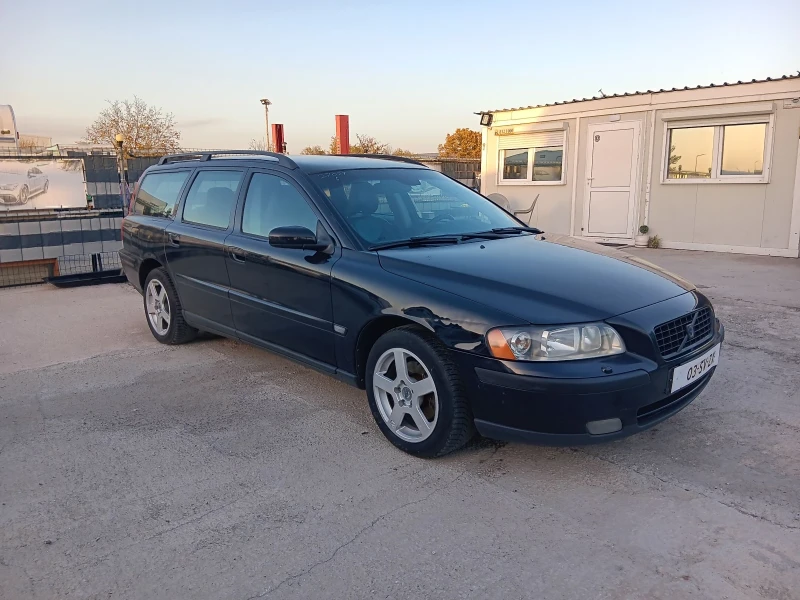 Volvo V70 2.4i , снимка 2 - Автомобили и джипове - 47750510