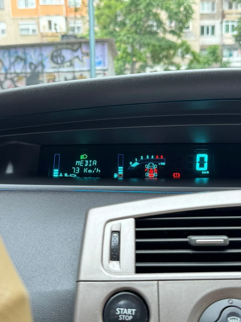 Renault Scenic, снимка 9 - Автомобили и джипове - 52215440