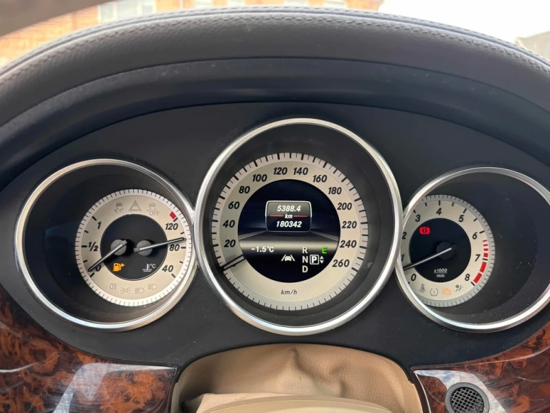 Mercedes-Benz CLS 500 550  CARFAX, снимка 8 - Автомобили и джипове - 52674089