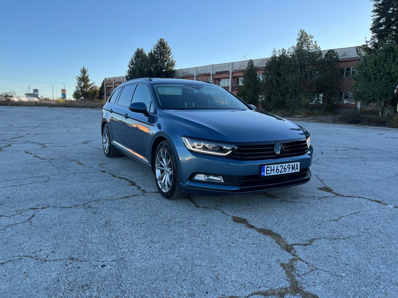 VW Passat LED/ Панорама / Кожа  - изображение 2