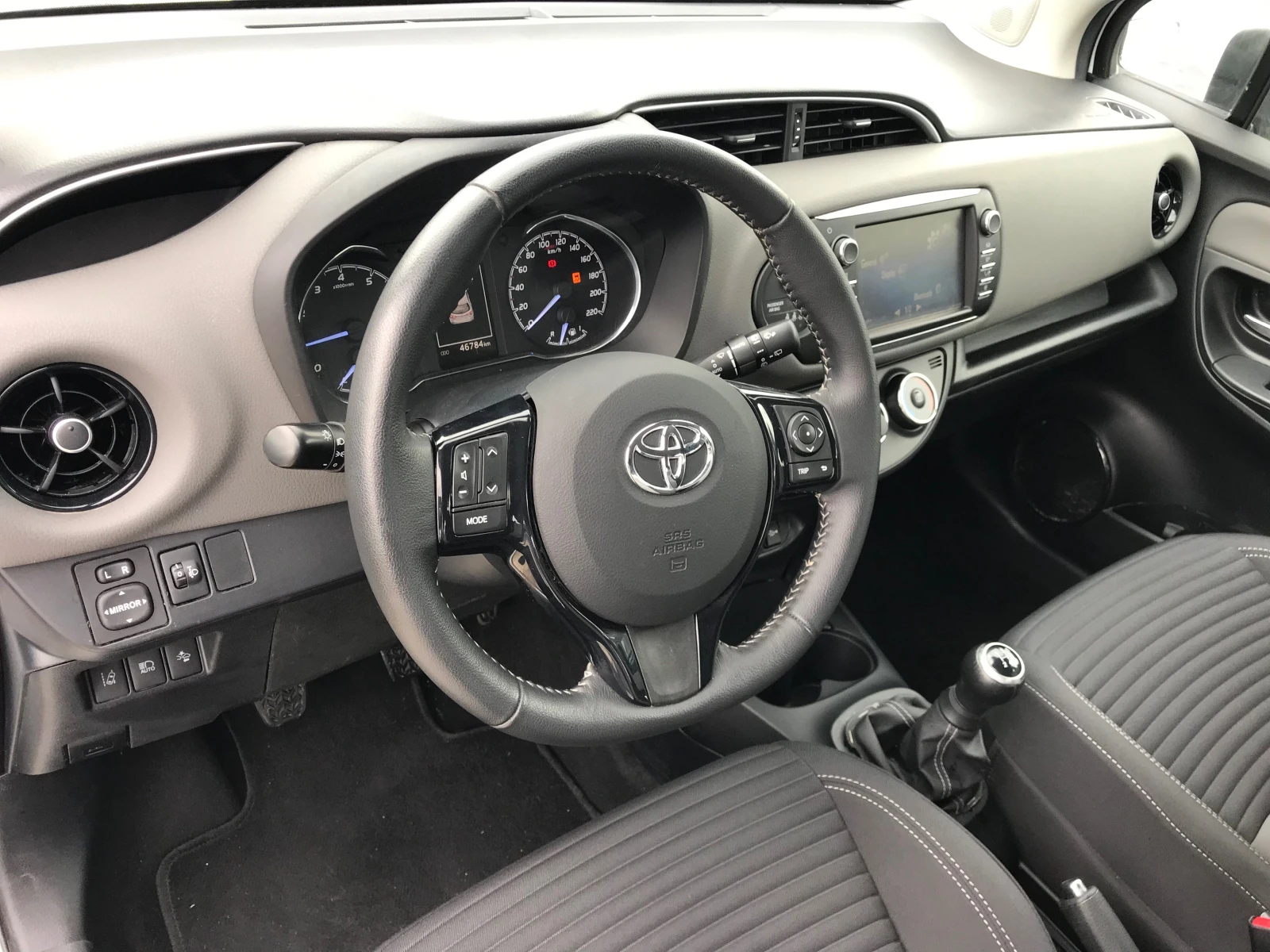 Toyota Yaris 1.0i-47000км-2018г.face-navi | Mobile.bg — изображение 14