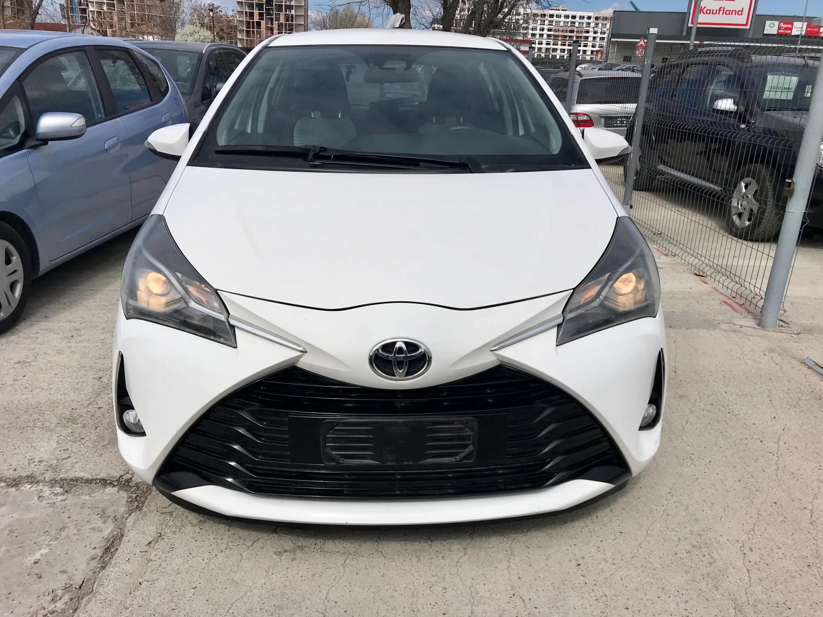 Toyota Yaris 1.0i-47000км-2018г.face-navi | Mobile.bg — изображение 1
