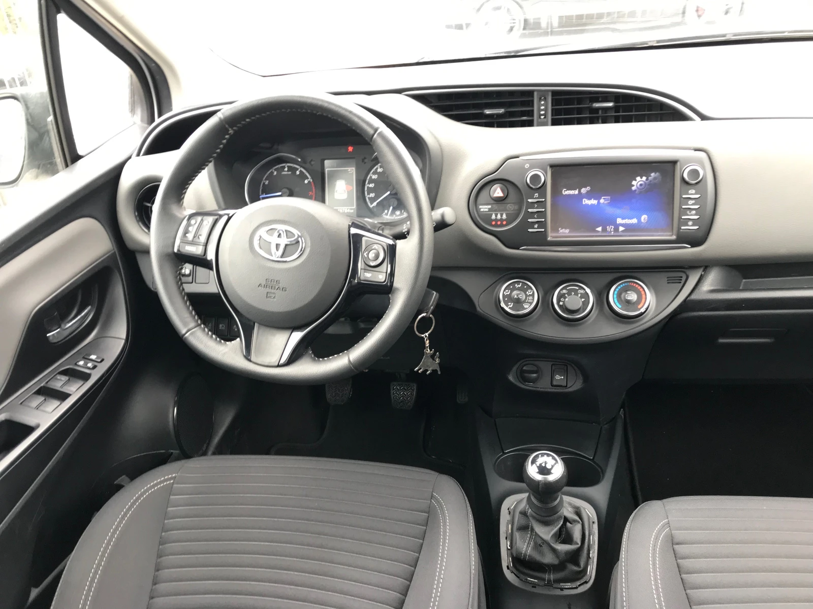 Toyota Yaris 1.0i-47000км-2018г.face-navi | Mobile.bg — изображение 13