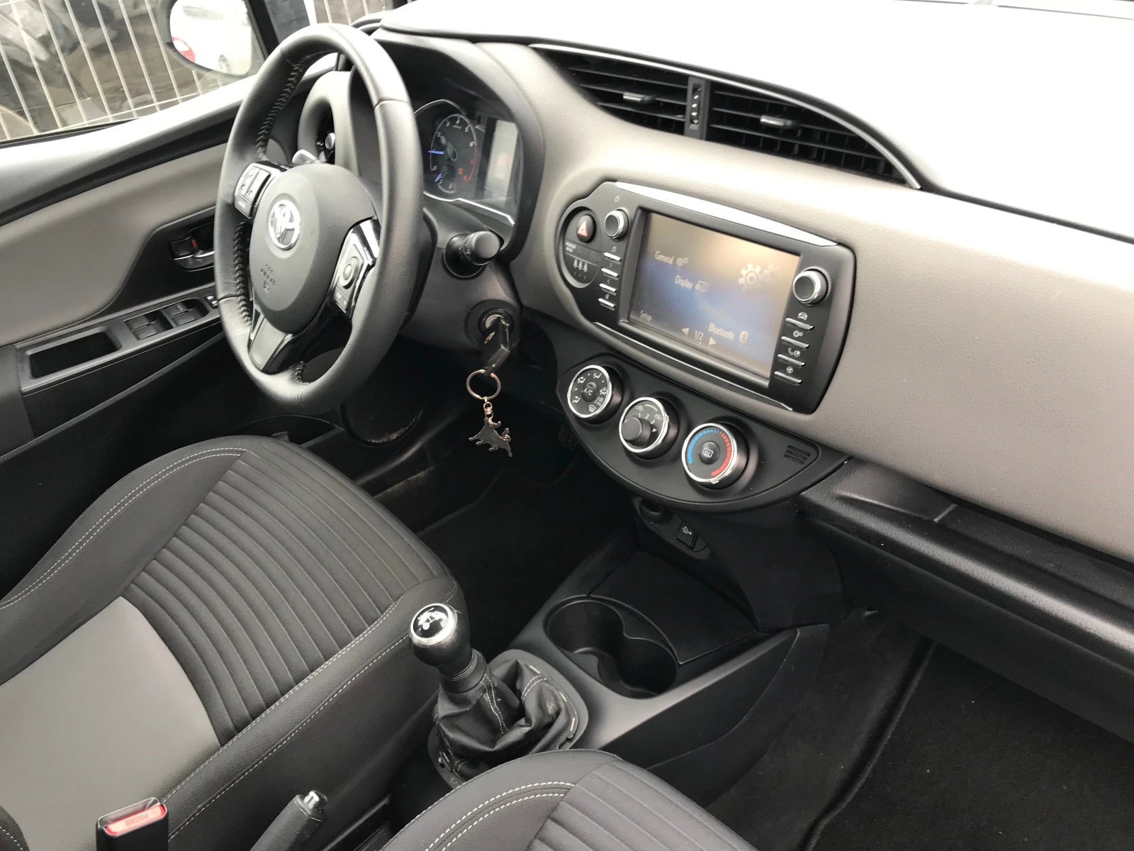 Toyota Yaris 1.0i-47000км-2018г.face-navi | Mobile.bg — изображение 15