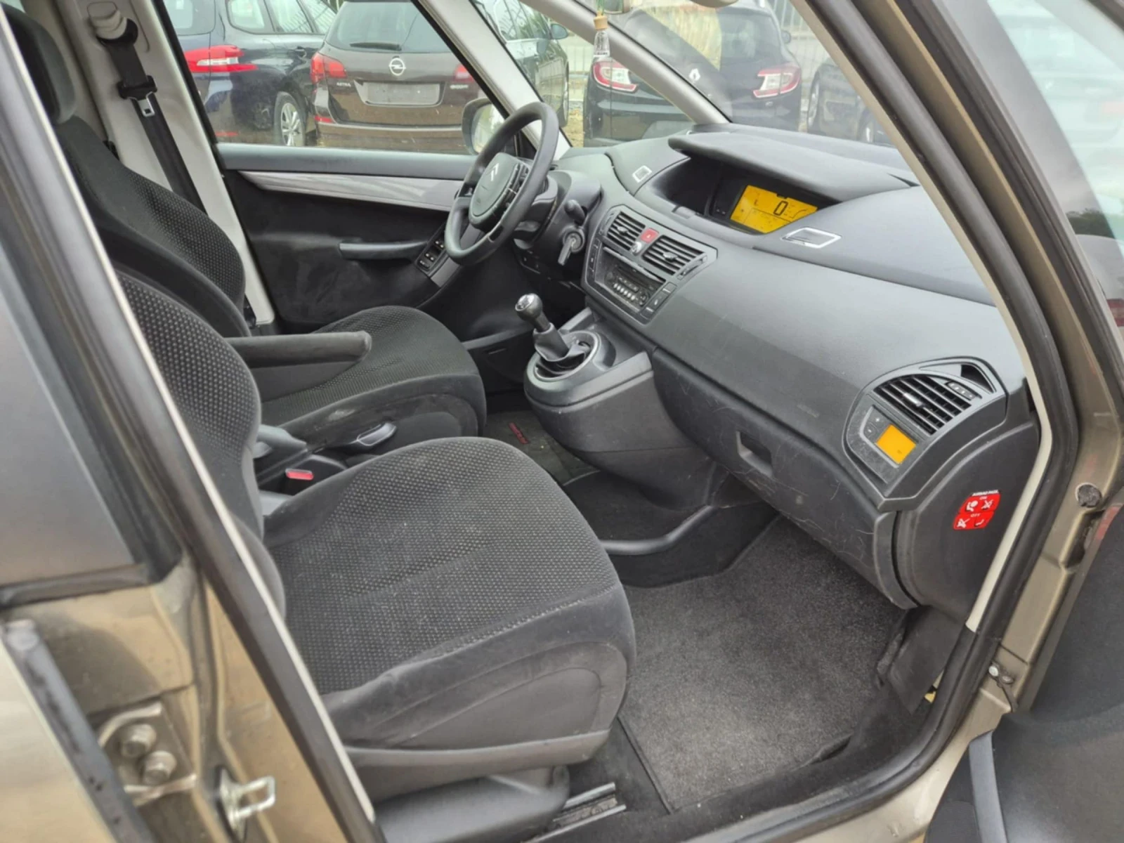 Citroen C4 Picasso 1.8i - изображение 8